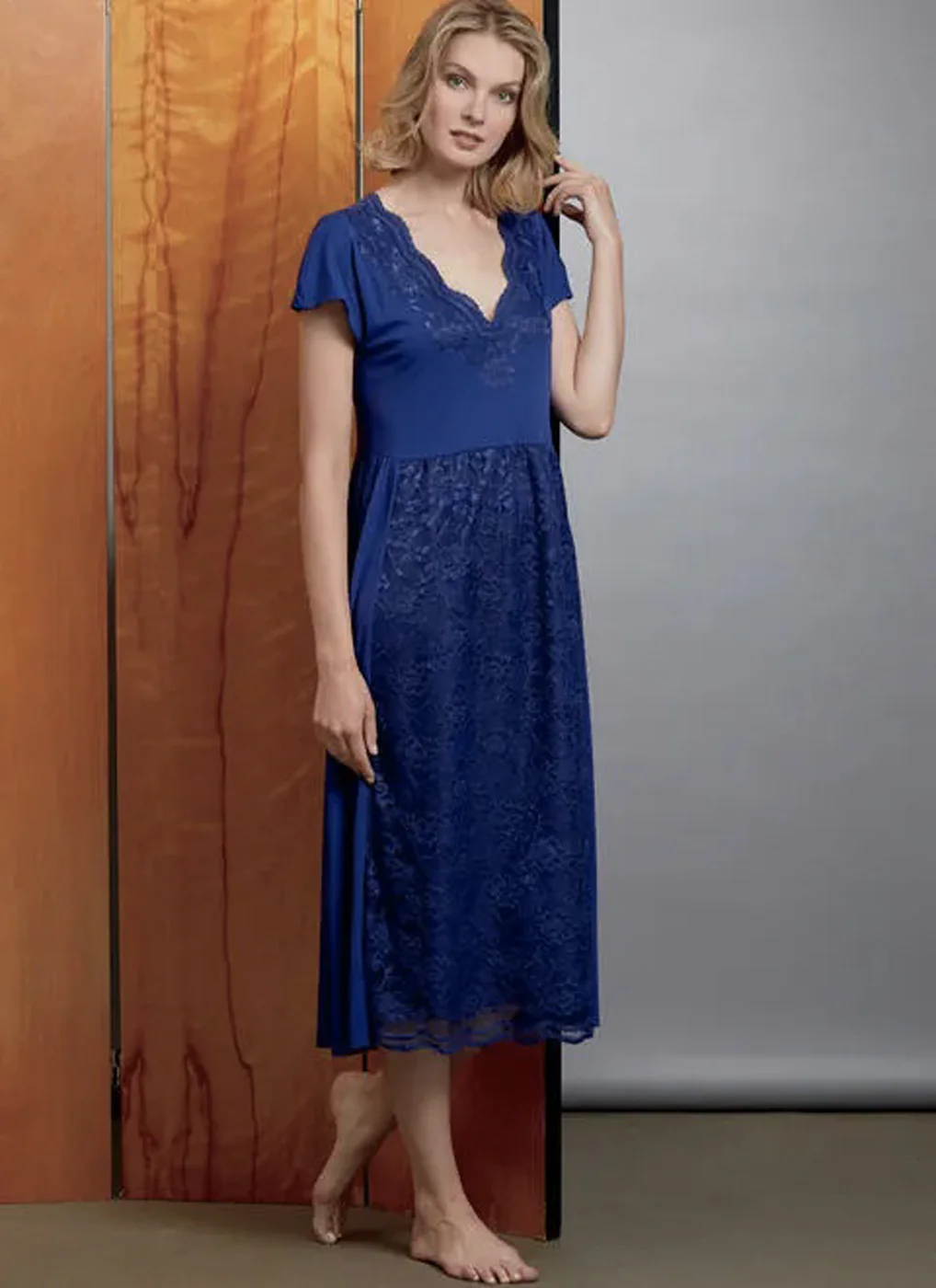 Patron couture femme, patron de chemise de nuit et pantalon Vogue 1611