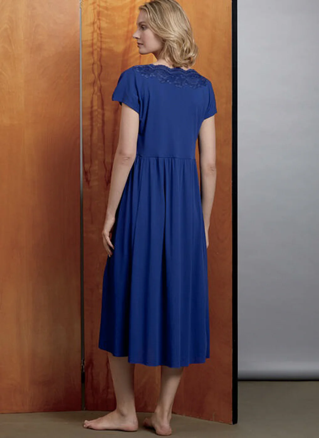 Patron couture femme, patron de chemise de nuit et pantalon Vogue 1611 – Image 3