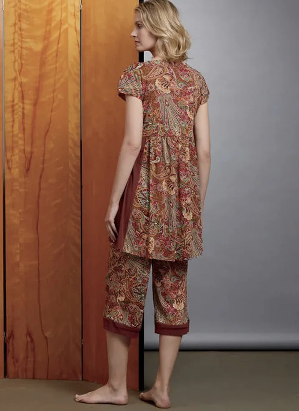 Patron couture femme, patron de chemise de nuit et pantalon Vogue 1611 – Image 4